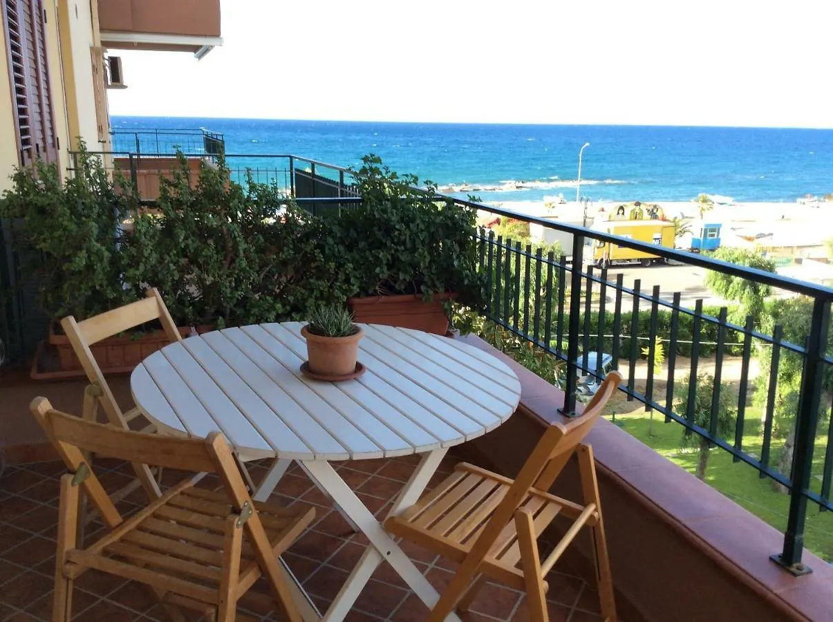 Golfo Di Tindari Apartments 팔코네 0*,  이탈리아